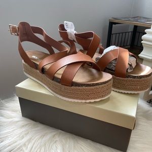 Platform sandals